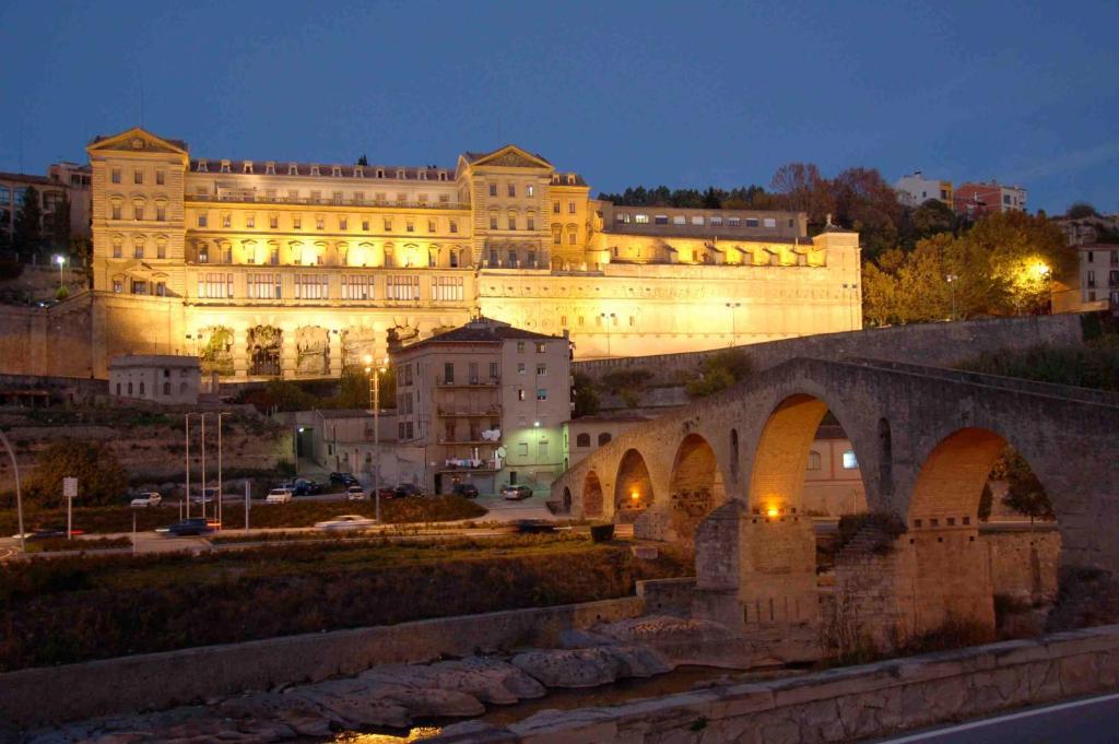 Hostal La Masia 만레사 외부 사진